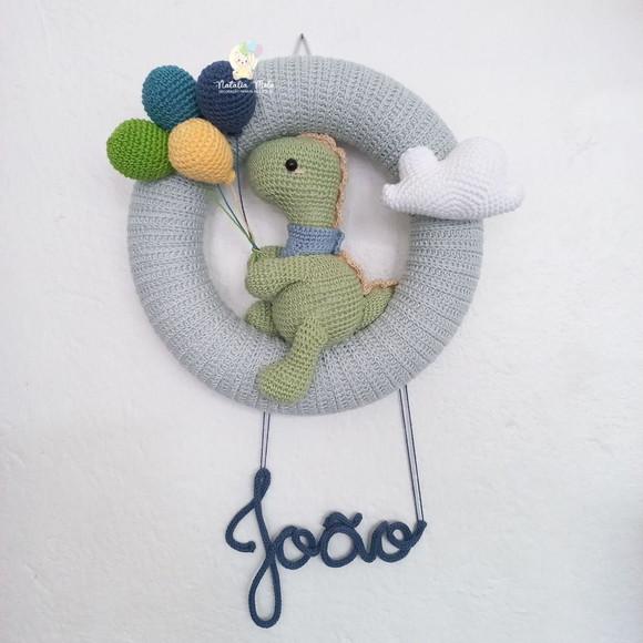 Porta Maternidade Amigurumi Dino