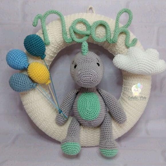 Porta Maternidade Amigurumi Dino