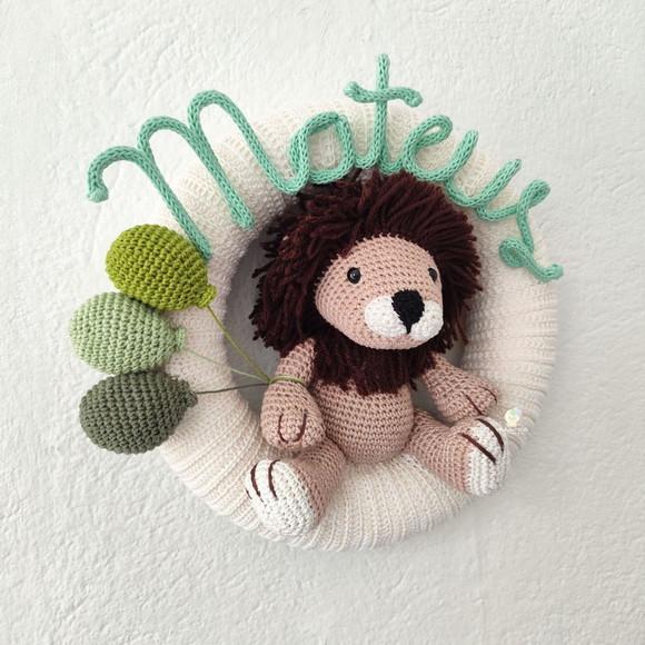 Porta Maternidade Amigurumi Leão