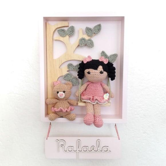 Porta Maternidade Árvore com Balanço e Boneca Amigurumi