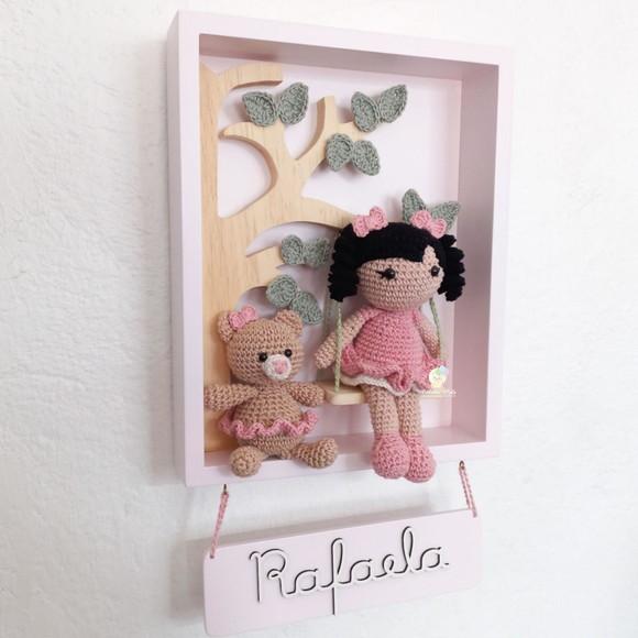 Porta Maternidade Árvore com Balanço e Boneca Amigurumi