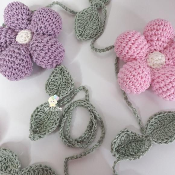 Varal de Berço Flores e Folhas em Crochê