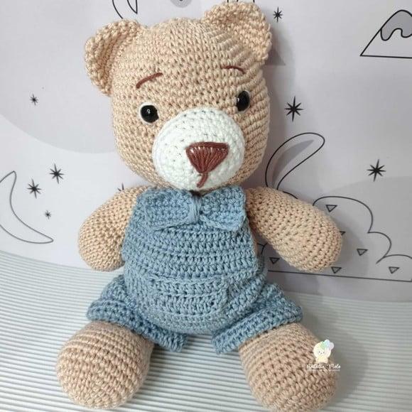 Ursinho de Macacão Amigurumi 20cm
