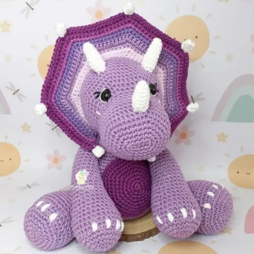 Dino Amigurumi Menina