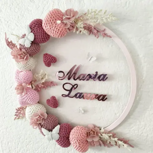 Enfeite de Porta Maternidade Corações Amigurumi