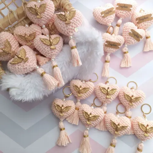 Lembrancinha de Batizado Chaveiros Corações em Amigurumi