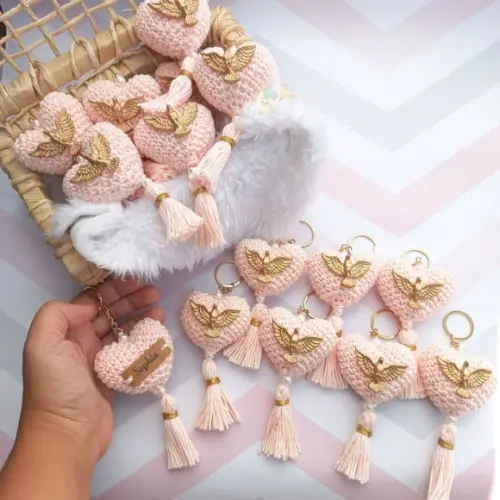 Lembrancinha de Batizado Chaveiros Corações em Amigurumi