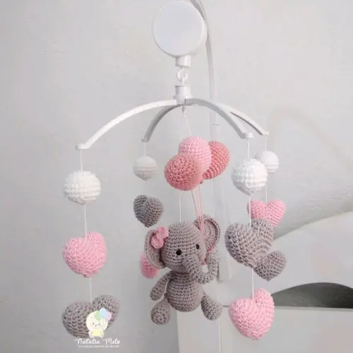 Móbile Amigurumi Elefantinha com balões Com Musical