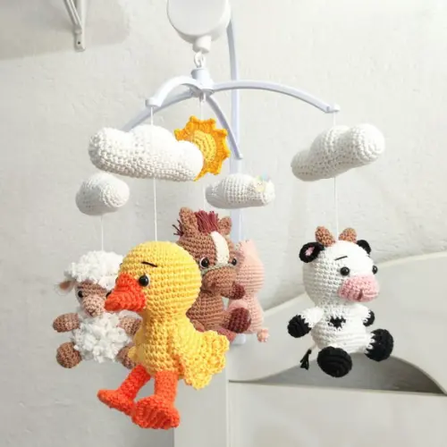 Móbile Amigurumi Fazenda com Musical