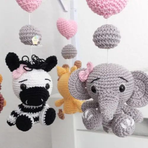 Móbile Amigurumi Menina Safari com Musical