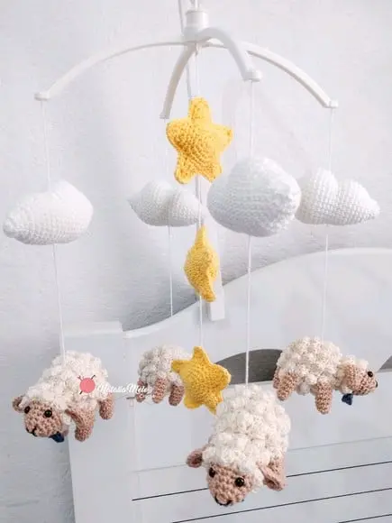 Móbile Amigurumi Ovelhinhas com Musical