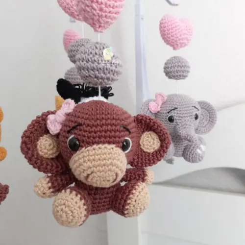 Móbile Amigurumi Menina Safari com Musical