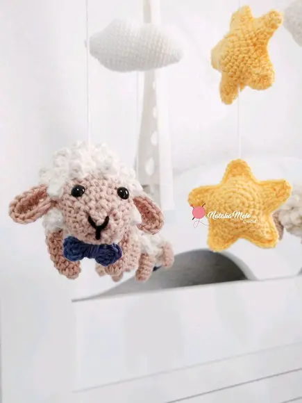 Móbile Amigurumi Ovelhinhas com Musical