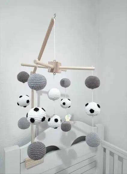 Móbile em Pinus Futebol Amigurumi