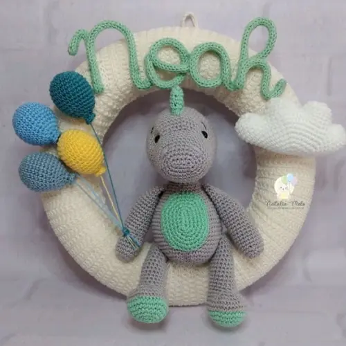 Porta Maternidade Amigurumi Dino