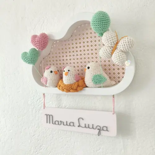 Porta Maternidade Nuvem com Passarinhos Amigurumi
