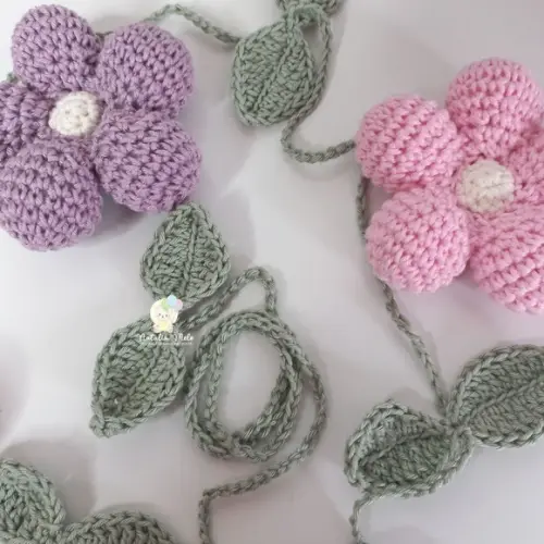 Varal de Berço Flores e Folhas em Crochê