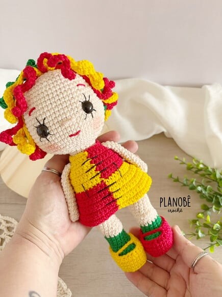 Amigurumi Boneca Emília de Crochê