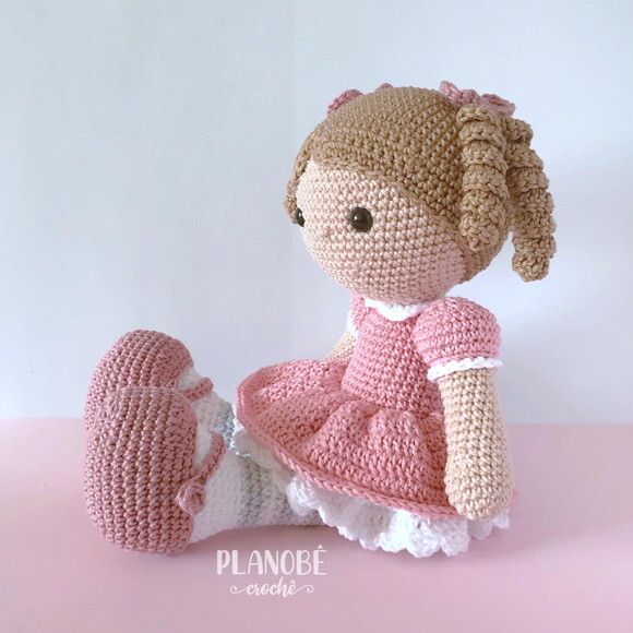 Boneca Amigurumi de Crochê