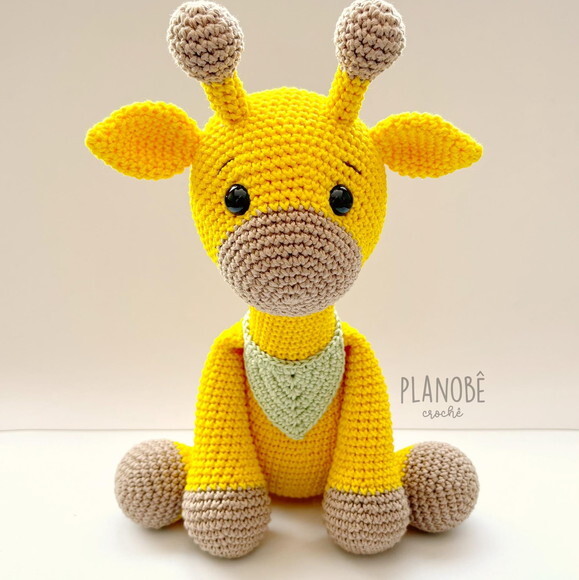 Amigurumi girafa de crochê
