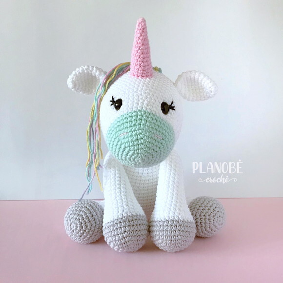 Amigurumi unicórnio de crochê