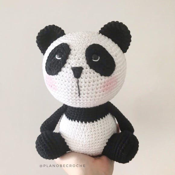 Amigurumi urso panda de crochê
