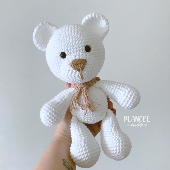 Amigurumi urso polar de crochê