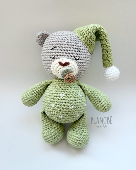 Amigurumi ursinho de pijama de crochê