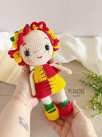Boneca Emília Amigurumi de Crochê