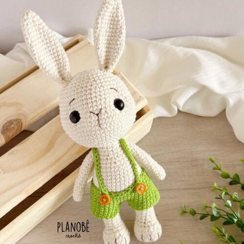 Coelho Adam Amigurumi de crochê
