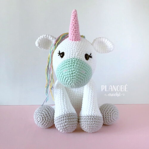 Amigurumi unicórnio de crochê