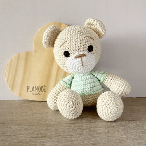 Ursinho Teddy Baby com Camiseta Amigurumi de crochê