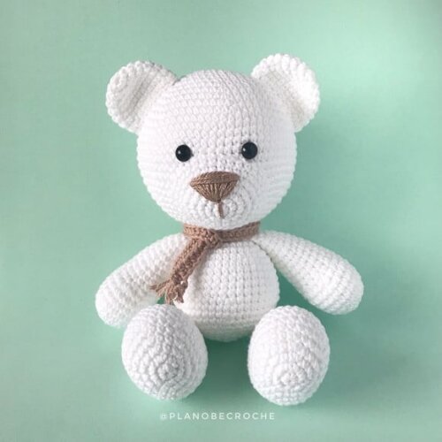 Amigurumi urso polar de crochê