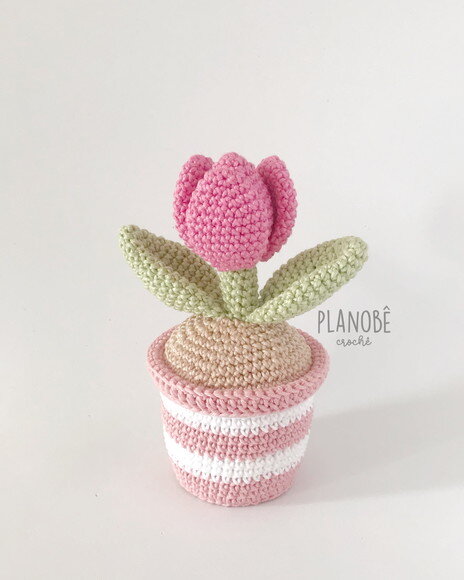 Vaso de Tulipa Rosa Amigurumi de crochê