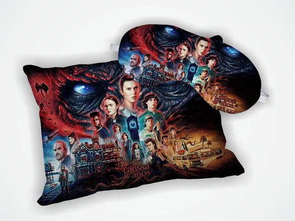 Kit Almofada 18x28cm + Mascara de Dormir Stranger Things