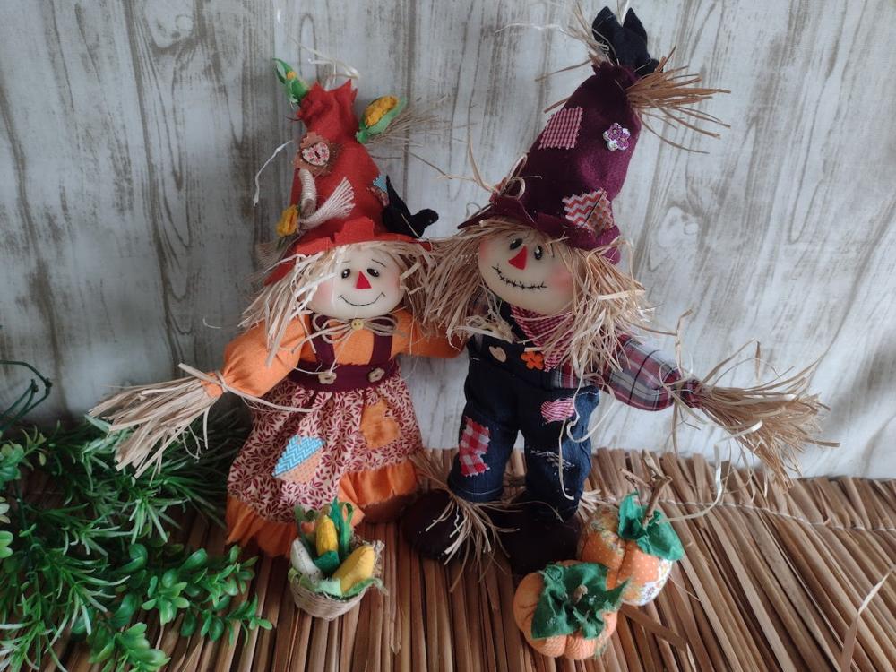 Casal de Espantalho em Pé