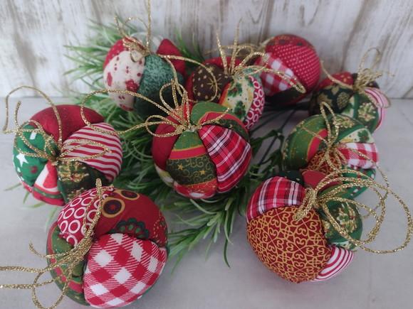 Bolas de Natal em Patchwork