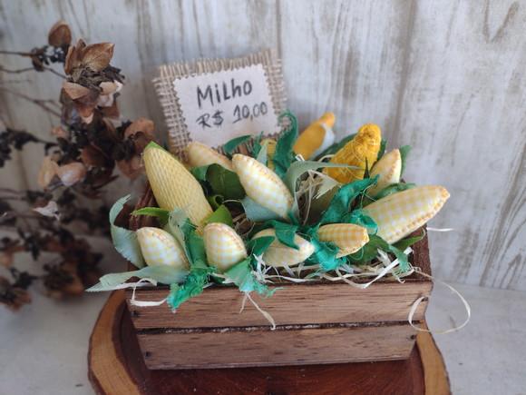 Caixote com Espigas de Milho
