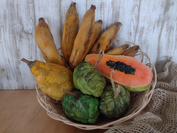 Cesta rústica com Frutas de tecido