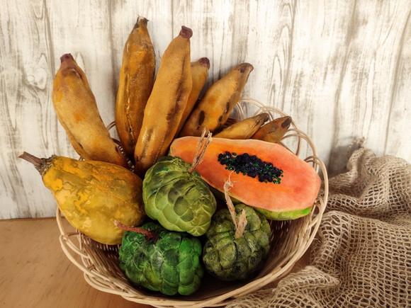 Cesta rústica com Frutas de tecido