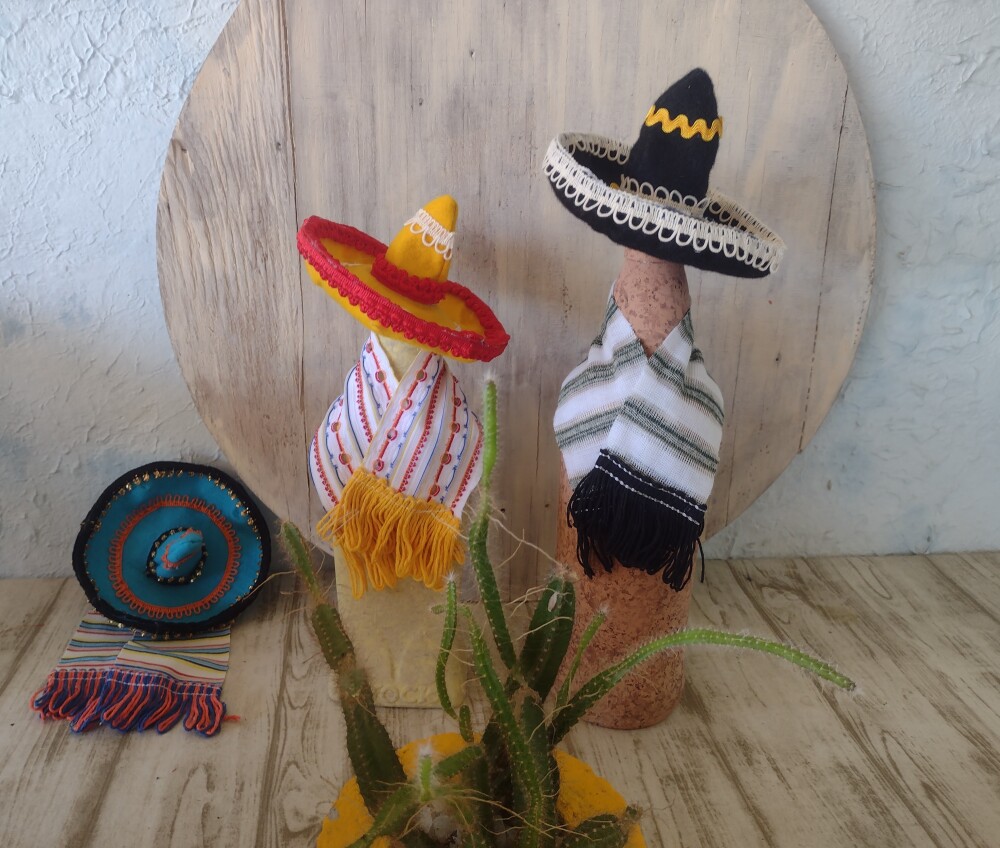 Kit Sombrero e poncho para garrafas