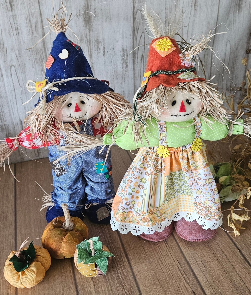 Casal de Espantalho em Pé