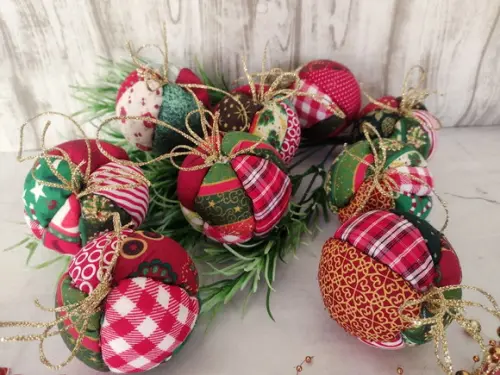 Bolas de Natal em Patchwork