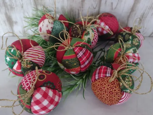 Bolas de Natal em Patchwork