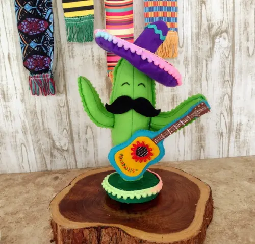 Cacto Mexicano com Guitarra e Sombreiro