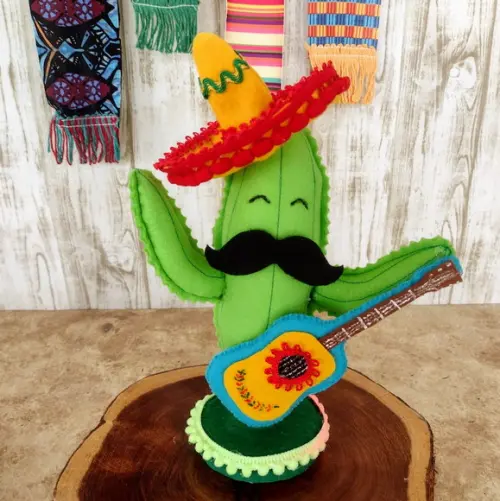 Cacto Mexicano com Guitarra e Sombreiro