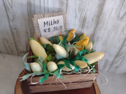 Caixote com Espigas de Milho