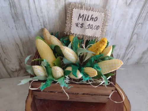 Caixote com Espigas de Milho