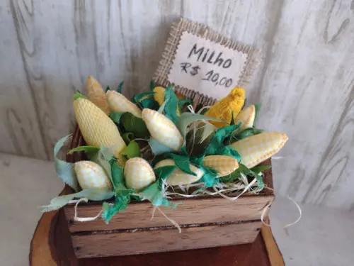 Caixote com Espigas de Milho