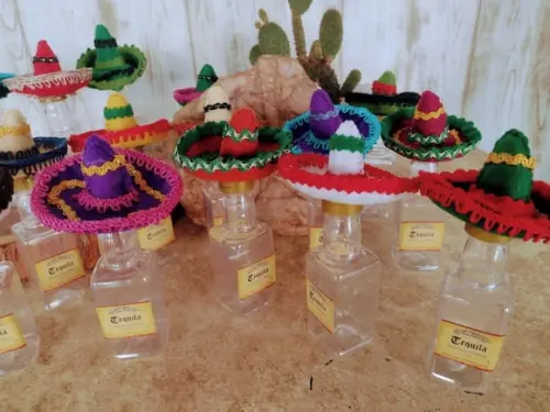 Garrafinha Tequila Festa Mexicana com Sombrero